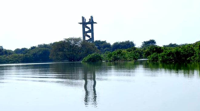 রাতারগুলের অর্ধসমাপ্ত ওয়াচটাওয়ার। পুরো রাতারগুলের অসাধারণ ছবি দেখতে আপনাকে এই টাওয়ারে উঠতে হবে। ছবি : সন্দীপন বসু