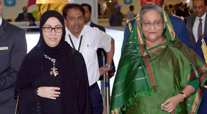 আবুধাবি বিমানবন্দরে পৌঁছালে প্রধানমন্ত্রীকে স্বাগত জানান ইউএই’র সমাজকল্যাণমন্ত্রী মরিয়ম মোহাম্মদ খালফান আল রুমি