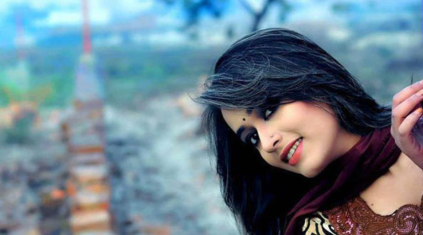 জনপ্রিয় মডেল ও অভিনেত্রী অহনা