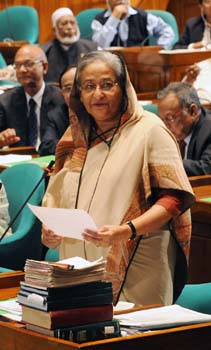রোববার রাতে দশম সংসদের চতুর্থ অধিবেশনের দ্বিতীয় দিনে ধন্যবাদ প্রস্তাবের ওপর বক্তব্য রাখেন প্রধানমন্ত্রী শেখ হাসিনা