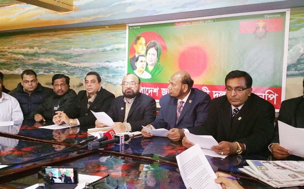 মঙ্গলবার নিউইয়র্কের জ্যাকসন হাইটসের ফুড কোর্ট রেস্টুরেন্টে সংবাদ সম্মেলনে সাদেক হোসেন খোকা