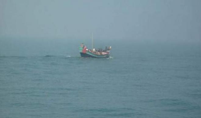 শতাধিক যাত্রী নিয়ে ট্রলারডুবি