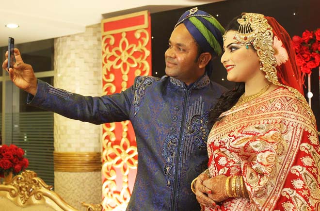 সিদ্দিকুর ও নববধূ অরণি কিছু স্মরণীয় মুহূর্ত। ছবি- প্রেসমিট