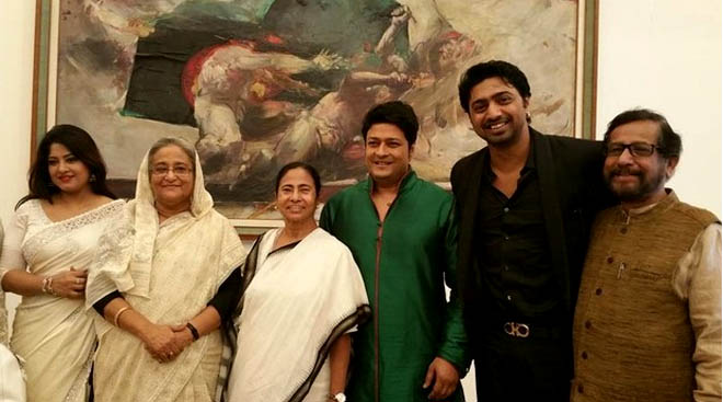 আজ মহান একুশে ফেব্রুয়ারী  গণভবনে  প্রধানমন্ত্রী শেখ হাসিনার সঙ্গে সাক্ষাত করেন পশ্চিমবঙ্গের মুখ্যমন্ত্রী মমতা ব্যানার্জি
