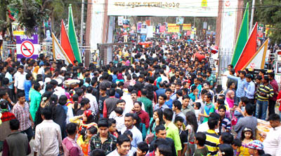 একূশে ফেব্রুয়ারীর দিনেও অবরোধ, তবুও মানুশের উপচে পড়া ভিড়- ফোকাস বাংলা