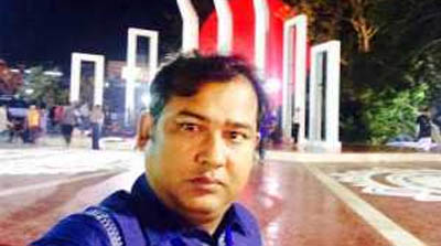 একুশে ফেব্রুয়ারী রাতে ঢাকা শহীদ মিনারে মুখ্যমন্ত্রীর সফরসঙ্গী শিবাজি পাঁজা