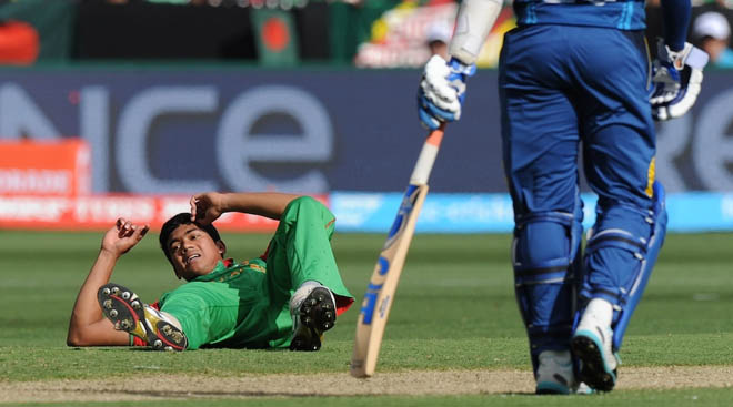 ক্যাচটি ফেললেন মমিনুল, বোলার তাসকিন হতাশ - এএফপি