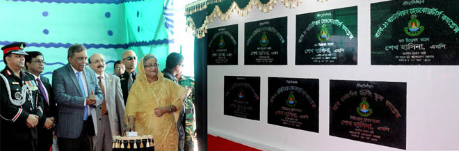 আজ শনিবার র‍্যাবের ১১তম প্রতিষ্ঠাবার্ষিকীর অনুষ্ঠানে সংস্থাটির সদর দপ্তরে র‍্যাব ব্যাটালিয়ান কমপ্লেক্স ও র‍্যাব ট্রেনিং স্কুলের উদ্বোধন করেন প্রধানমন্ত্রী শেখ হাসিনা। ছবি : সাইফুল ইসলাম কল্লোল