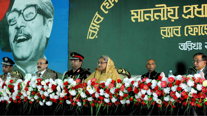 আজ শনিবার র‍্যাবের ১১তম প্রতিষ্ঠাবার্ষিকীর অনুষ্ঠানে সংস্থাটির সদর দপ্তরে বক্তব্য দেন প্রধানমন্ত্রী শেখ হাসিনা। ছবি : সাইফুল ইসলাম কল্লোল