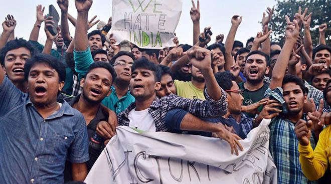 ভারতের হার : টিএসসিতে উল্লাস