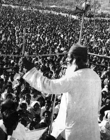 মওলানা ভাসানী এদিন পল্টনে এক বিরাট সমাবেশে বঙ্গবন্ধু ও তাঁর দাবির প্রতি সমর্থন জানান