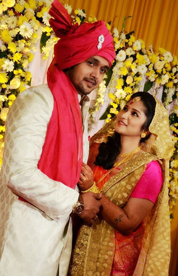 অবশেষে ধাকার জনপ্রিয় অভিনেতা আরিফিন শুভ সাত পাকে বাঁধা পড়লেন কলকাতার মেয়ে অর্পিতা সমাদ্দারের সঙ্গে