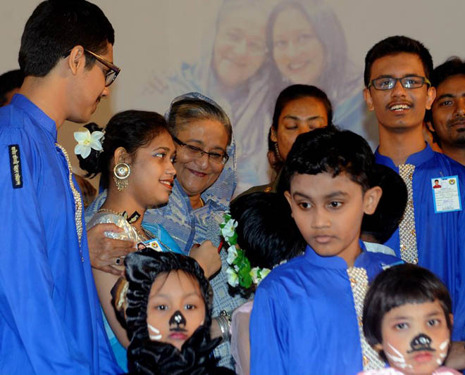 আজ বৃহস্পতিবার বিশ্ব অটিজম সচেতনতা দিবস উপলক্ষে আয়োজিত অনুষ্ঠানে প্রধানমন্ত্রী শেখ হাসিনা।